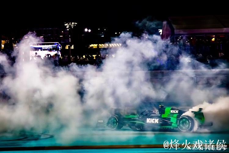 踏上巅峰:回顾F1现代冠军之争 踏上巅峰:回顾F1现代冠军之争